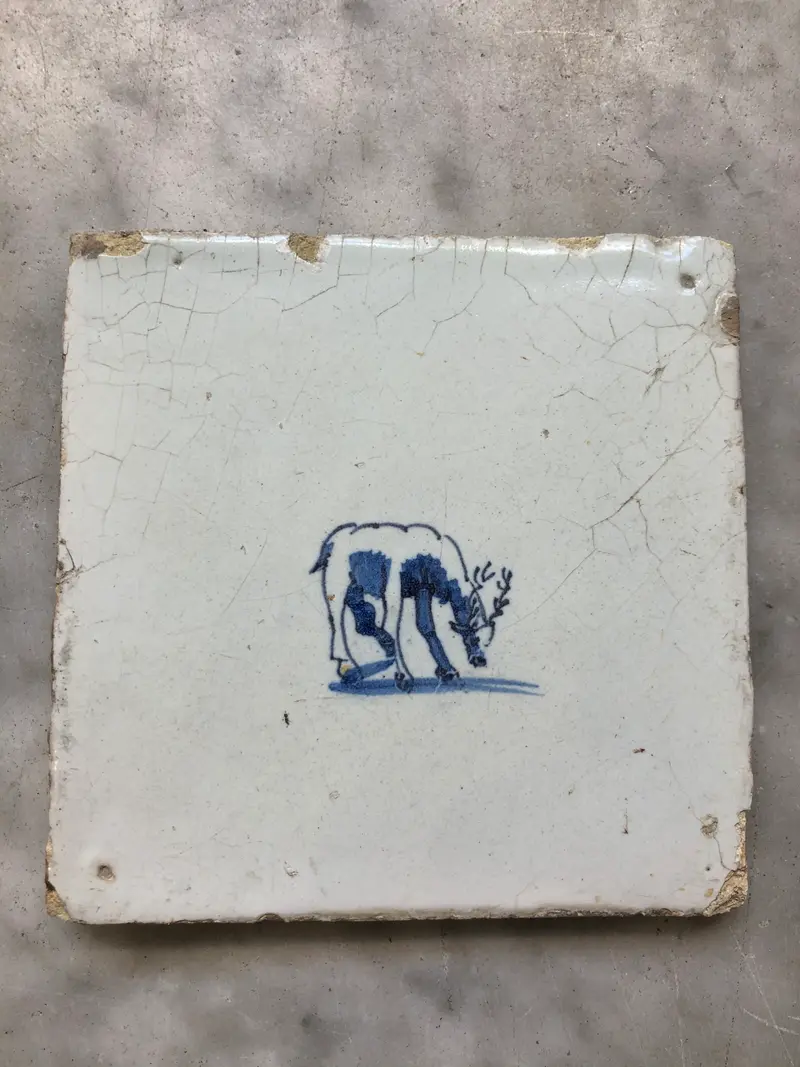 17th century Delft tile handpainted