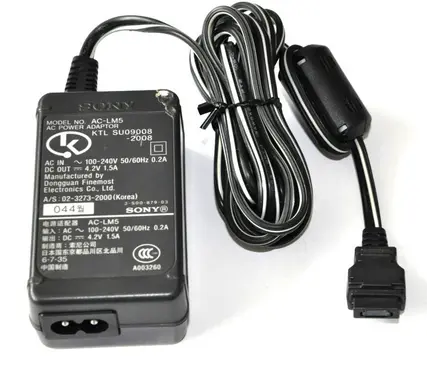 AC-LM5 – Adapter voor NP-FT1 / NP-FC11