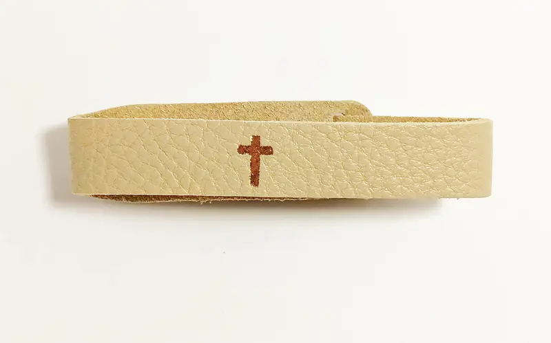 Cross bracelet cream leather
