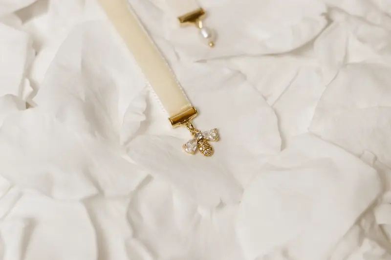 Honey bee bookmark