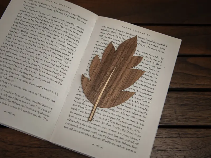 Houten Boekenlegger | Blad | Noten & Eik
