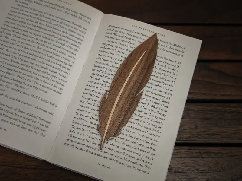Houten Boekenlegger | Veer | Noten & Eik