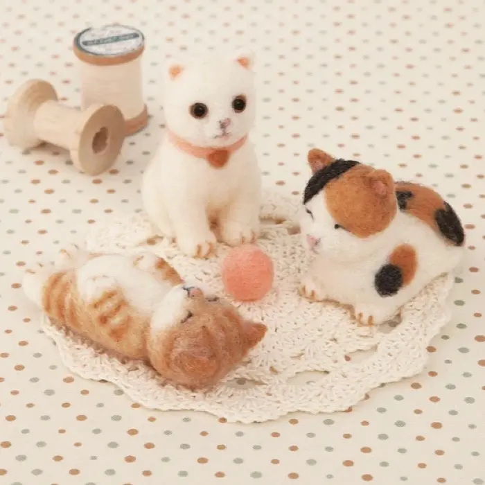 Needle Felting Kit ‘Baby Cats’ - Hamanaka