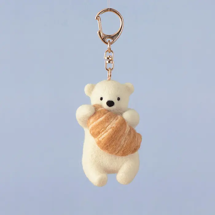 Needle Felting Kit ‘Polar Bear & Croissant Keyring’ - Hamanaka