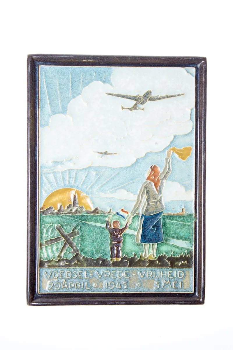 Nice ww2 Royal delft tile with fooddrop