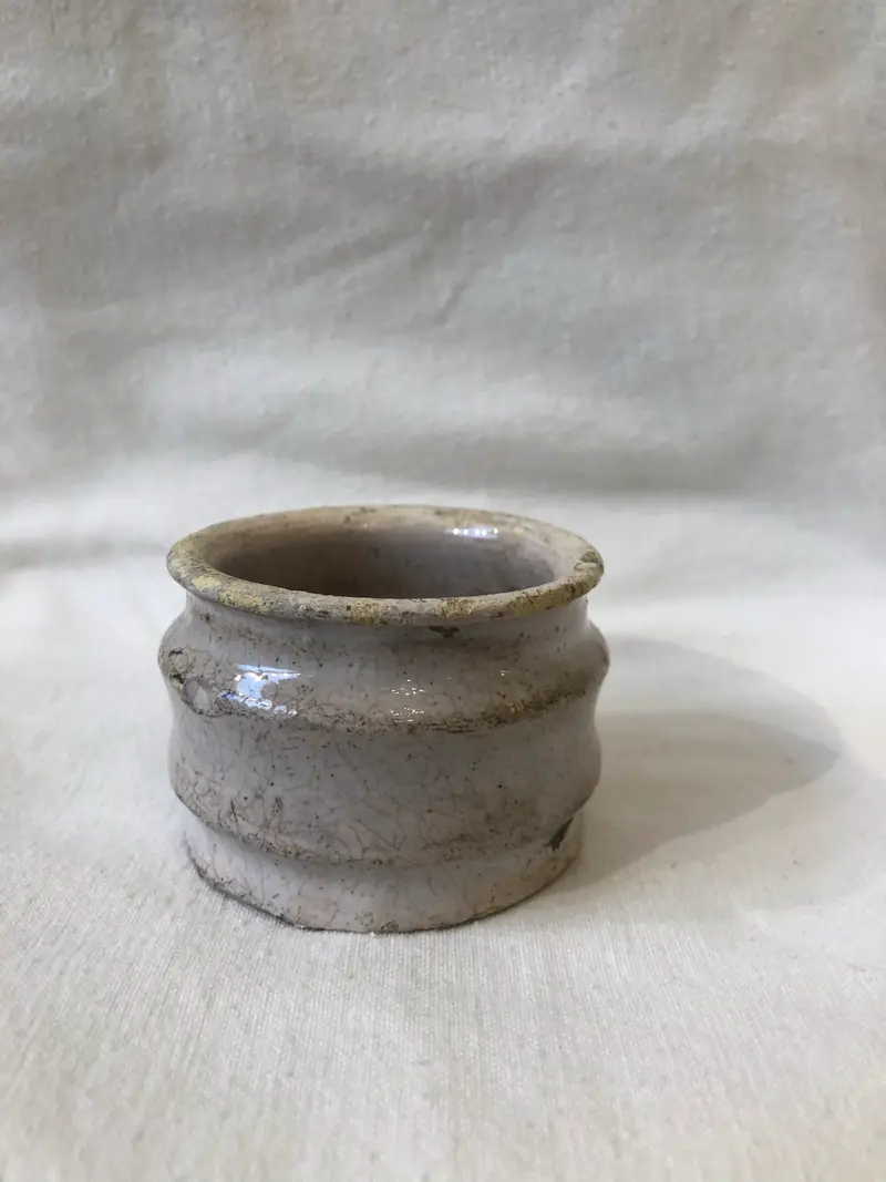 Ointment pot white delft 17 th century