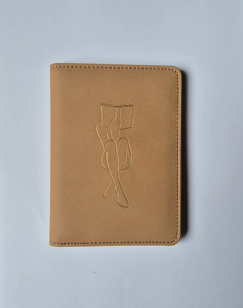 Paspoorthoesje 'Reading woman'