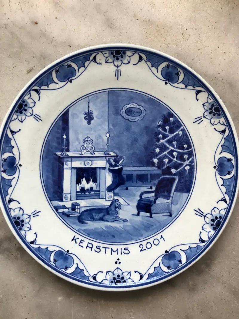 Royal Delft handpainted dutch plate with Christmas 2001