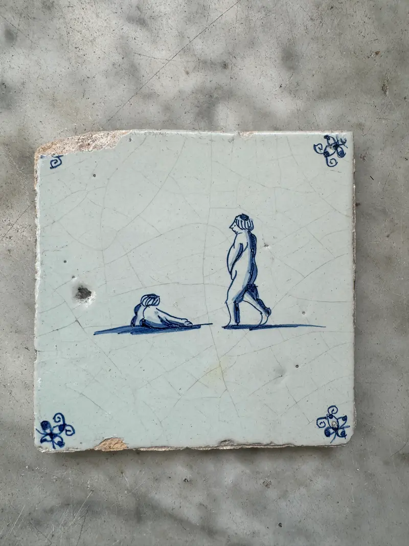T29)tile with children playing