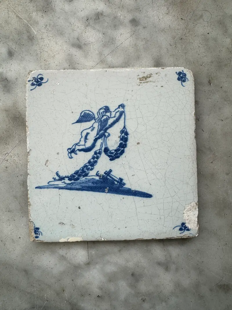 T30) angel tile 17 th century