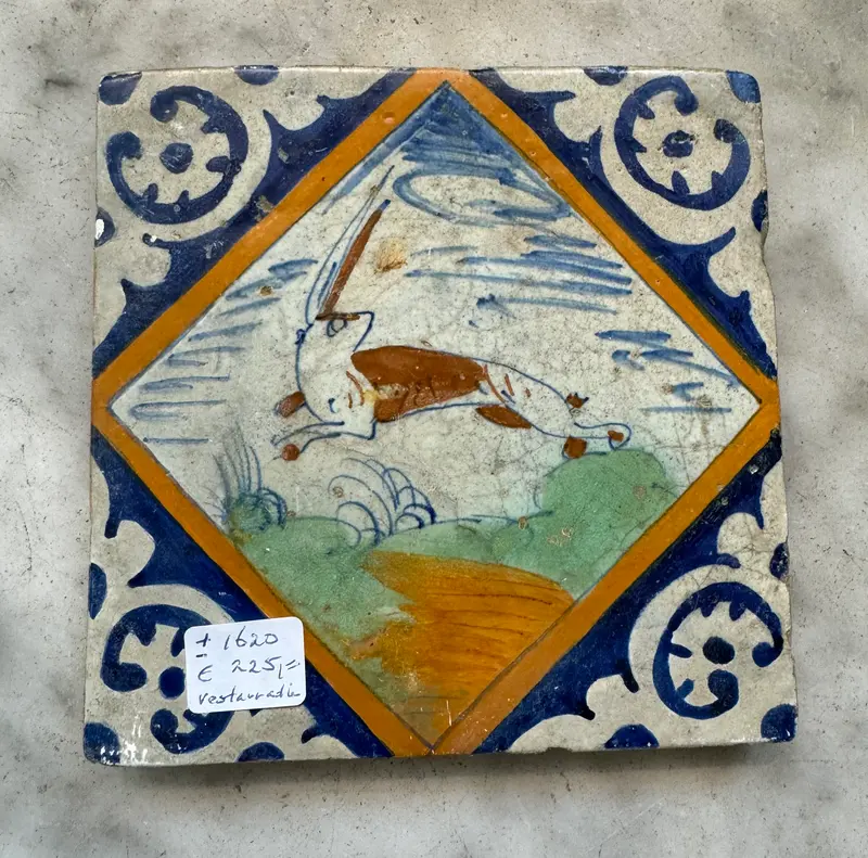 T9)early 17 th century diamant tile with hair