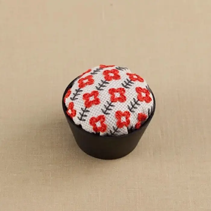 Zizashi Pincushion Embroidery Kit Red Flowers - LECIEN COSMO